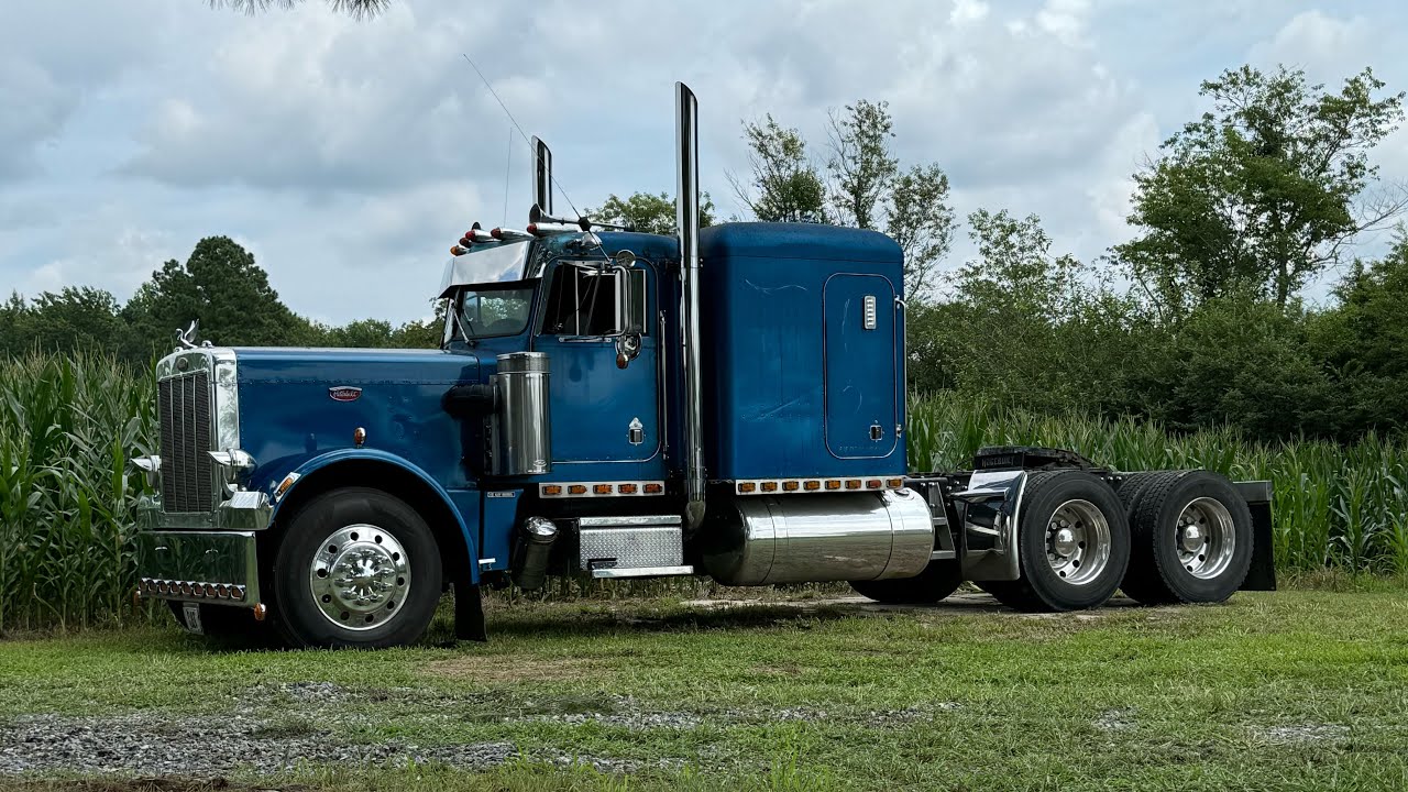 Peterbilt 359 with a 3406b cat cold start straight piped