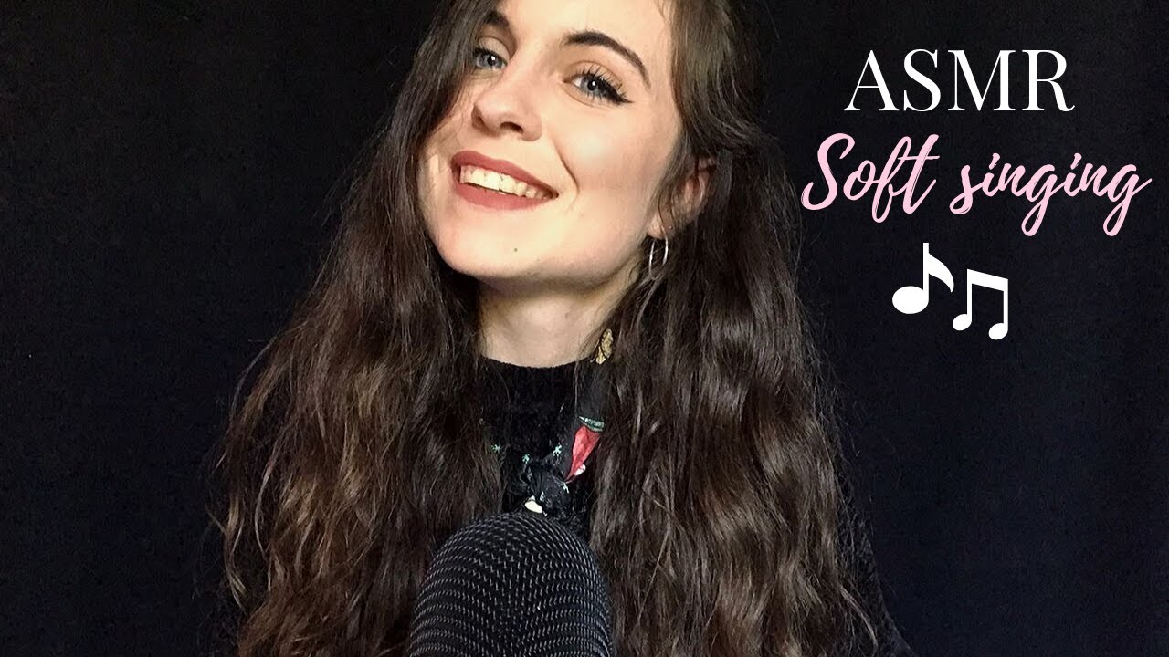 ASMR FRANCAIS 🌙 - Soft singing pour t'endormir (hand movements + face brushing + mic brushing) 😴