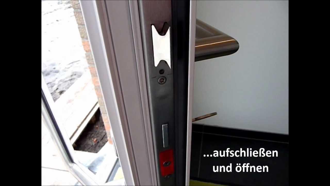Fingerabdruckscanner und Motorschloss in der Haustür