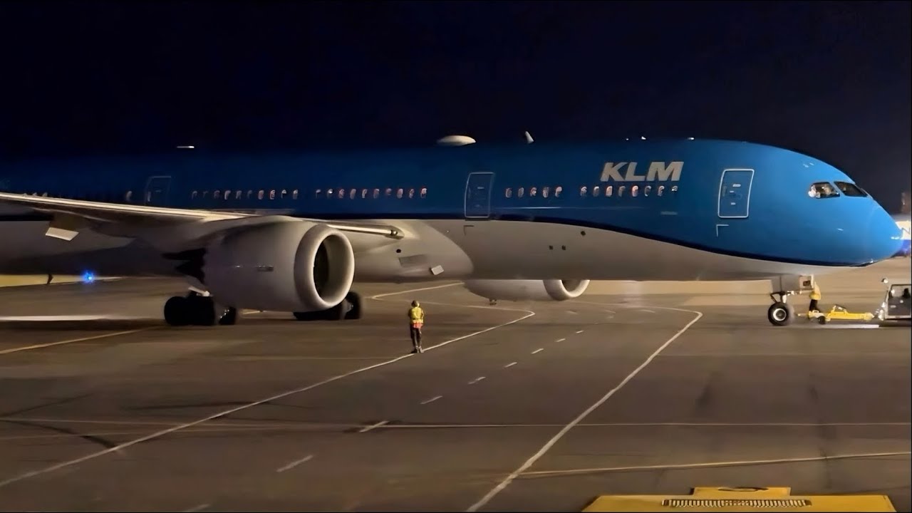 Pusback con ATC del hermoso B787-9 de @KLM con destino al aeropuerto de Ámsterdam Schiphol (AMS)🇨🇷🇳🇱
