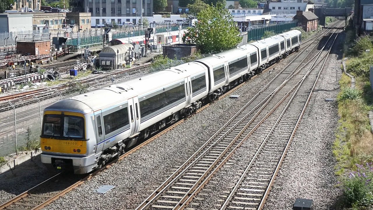 Trains at: Neasden - 28 August, 2019
