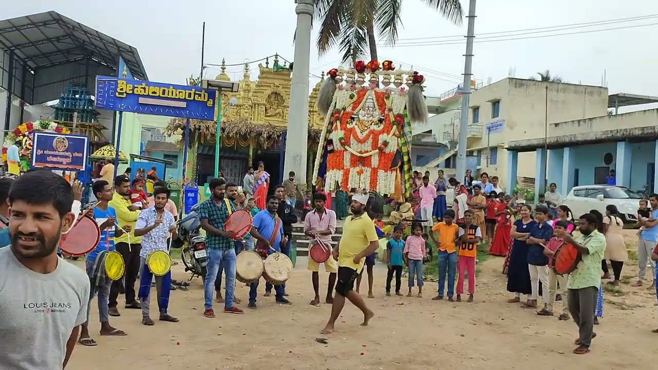 ವಿಜಯದಶಮಿ ಪ್ರಯುಕ್ತ ಶ್ರೀ ಹುಲಿಯೂರಮ್ಮ ದೇವಿ ಮೆರವಣಿಗೆ,, ಹಳೇ ಪೇಟೆ ,,,,, Dhanush kannadiga