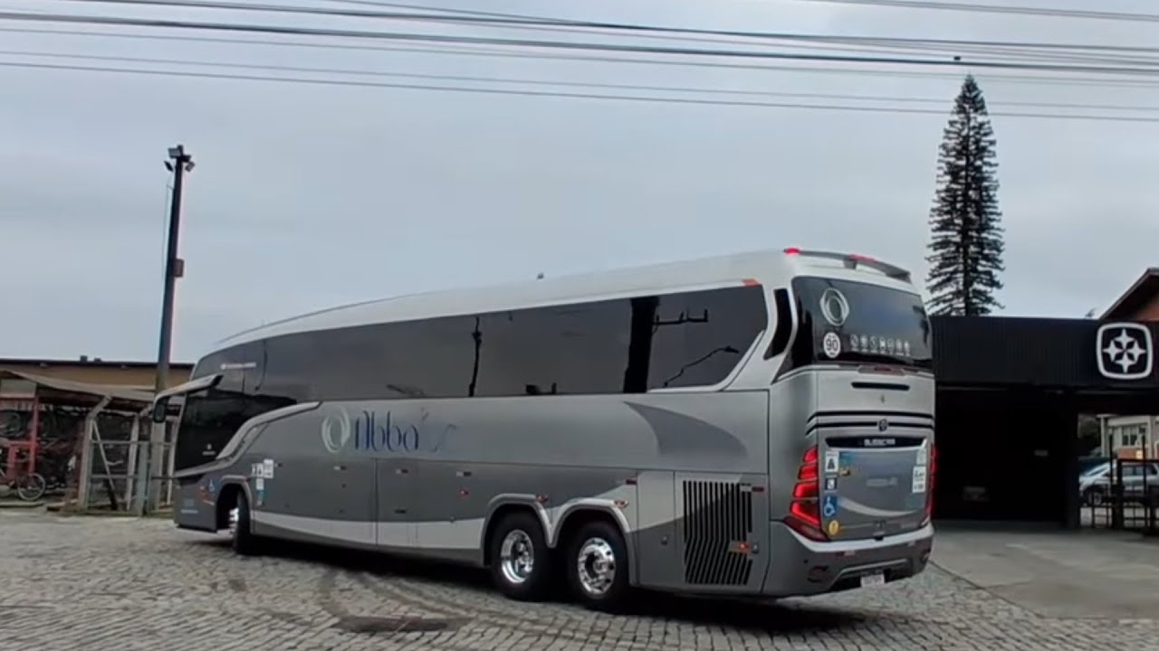 Movimento De Ônibus Na Fábrica Da Busscar Com Muito Carros Saindo Pra Entrega Finalizando Com Chuva 