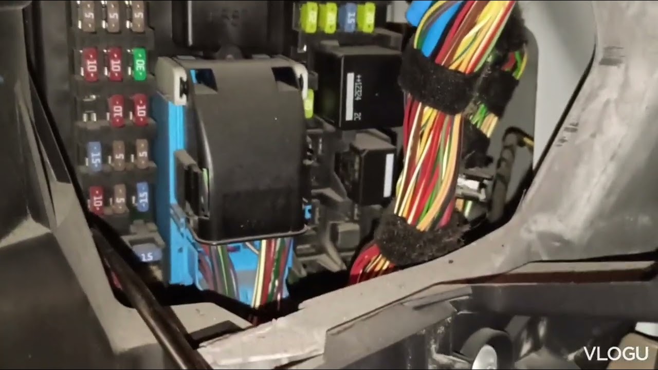 RANGE ROVER cigarette lighter fuse location//Range rover charging fuse location