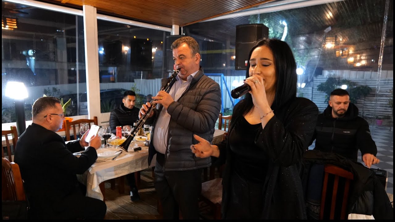 Taverna Fantasia Pikante në Sarandë, Live Thoma Loli, Laura Kuca.