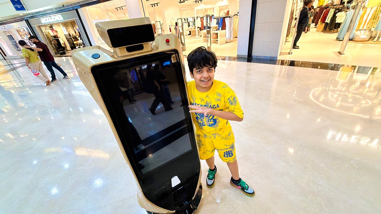 Ye kya dekh liya mall me😱walking robot