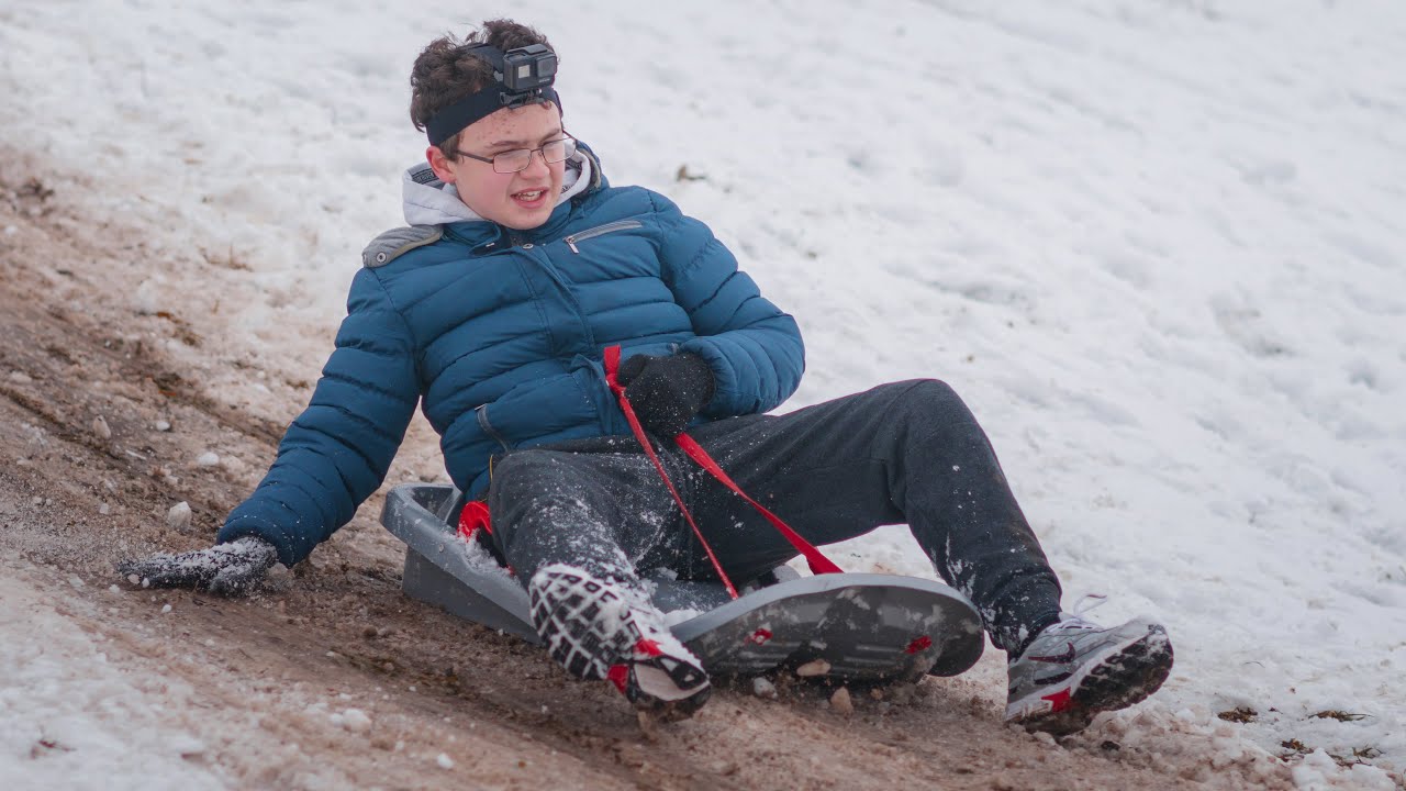In Deutschland Auf dem Schnee Schlitten Fahren