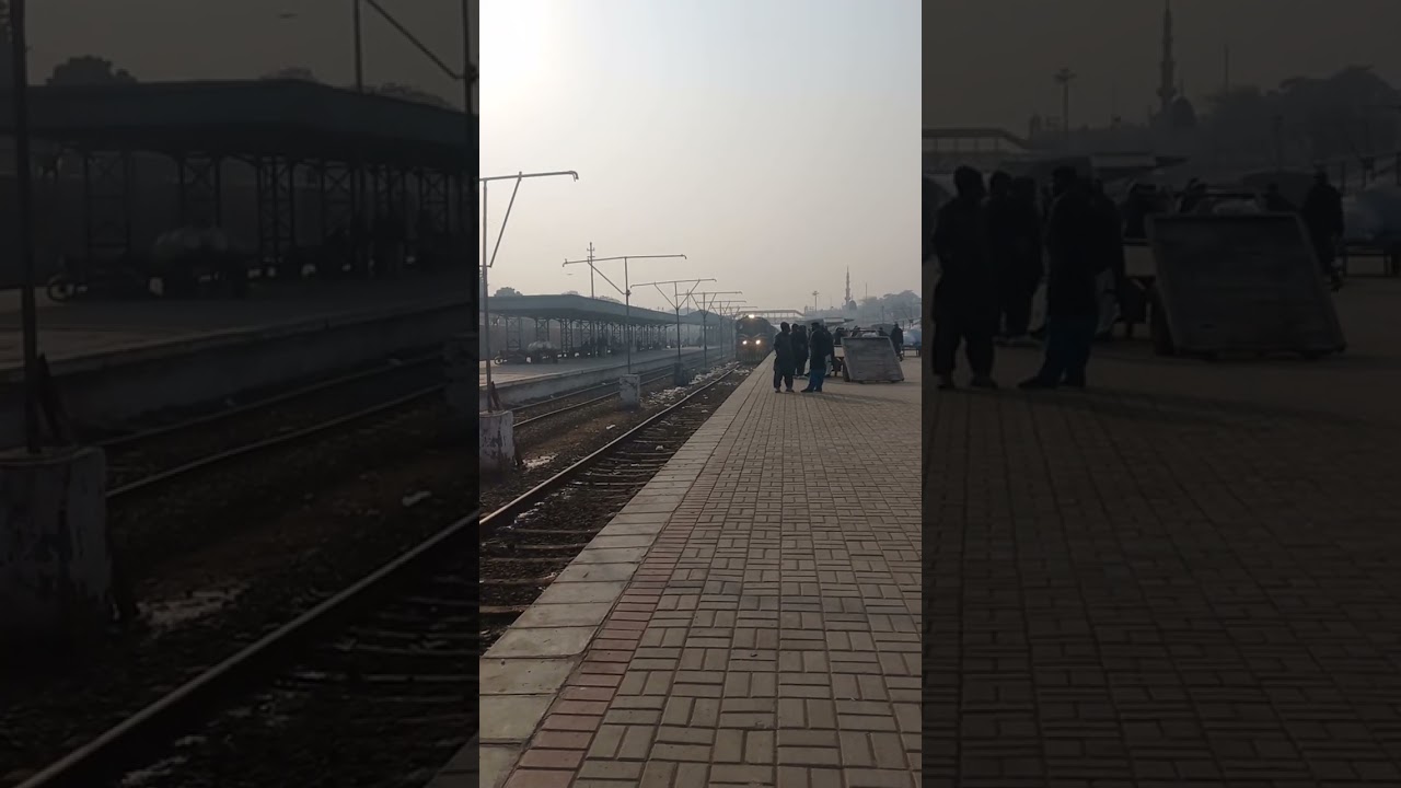 The fastest famous train tezgam 7up arriving Multan cantt railway station #shorts #train #multan