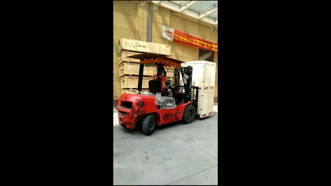 Email: parts@ultra-utech.com. Loading of Heli forklift parts for an overseas client, 18.06.2019