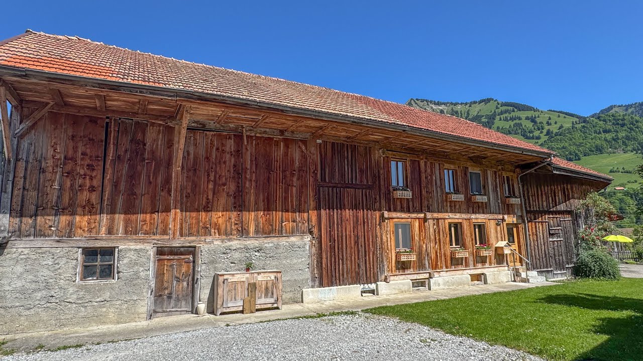 Albeuve en GRUYÈRE maison villageoise mitoyenne d'angle vendre