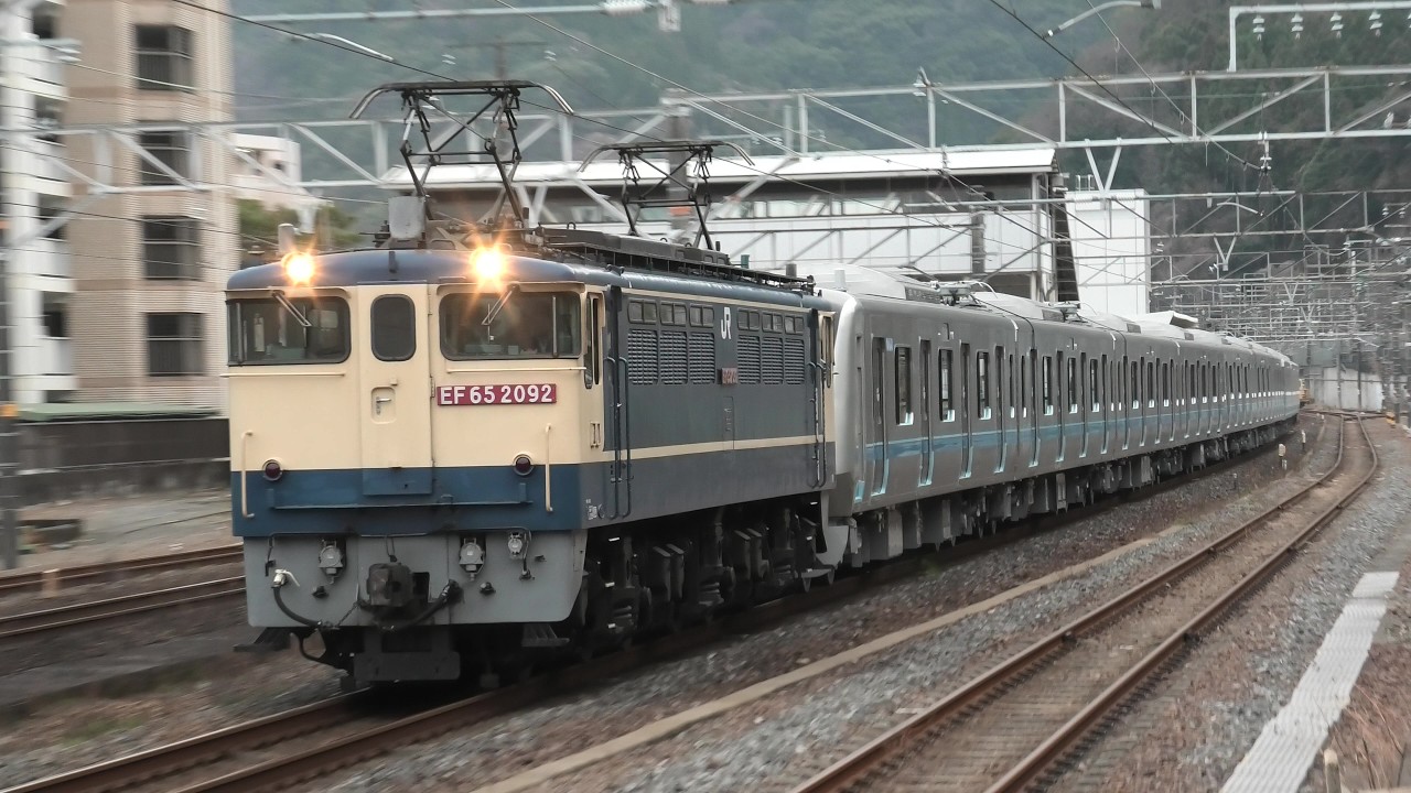 【新鶴見機関区】EF65が約1年ぶりに来名！小田急5000形の甲種輸送を牽引して久しぶりに東海道線を駆け抜ける【2025年3月2日】