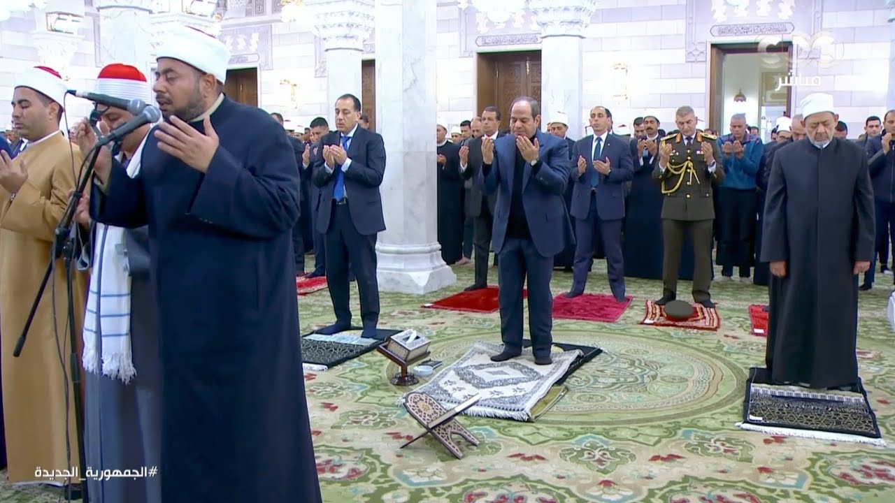 الرئيس السيسي يؤدي صلاة الفجر بمسجد السيدة نفيسة - تغطية كاملة