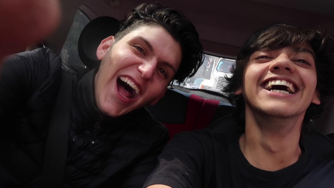 *CAFÉ* en el auto SCREAMAU e1