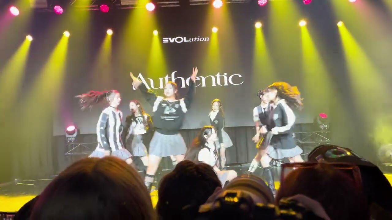 Dimension (EVOLution ver.): tripleS(트리플에스) EVOLution Concert in Melbourne Fancam