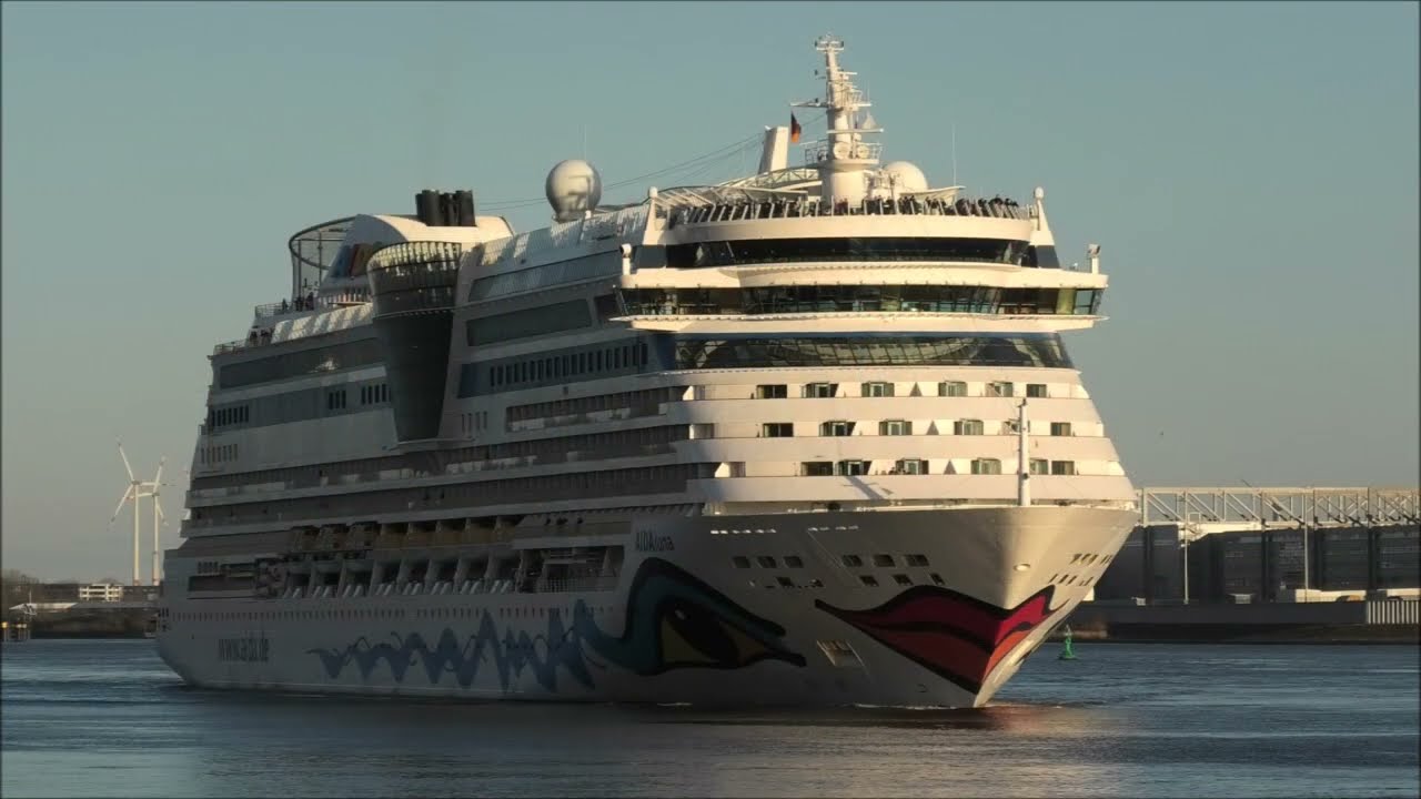1080p AIDAluna wundersch&ouml;ne vorbeifahrt bei sonnigen Wetter in Hamburg Blankenese 03.04.2023