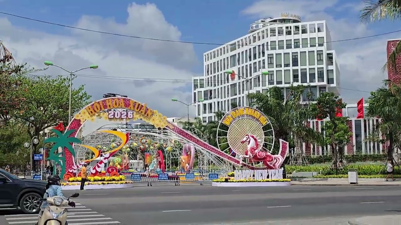 Nha Trang mùng 4 tết Bính Ngọ