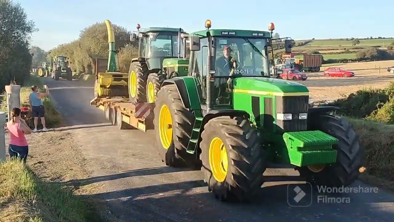 Mogeely vintage club leaving Ahiohill harvest day 03 Sept 2023