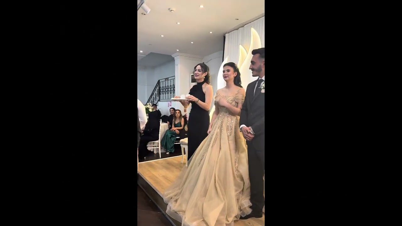 Böyle bir nişan görmediniz￼ Lara davet de 300 kişilik muhteşem nişan akşamı….☺️