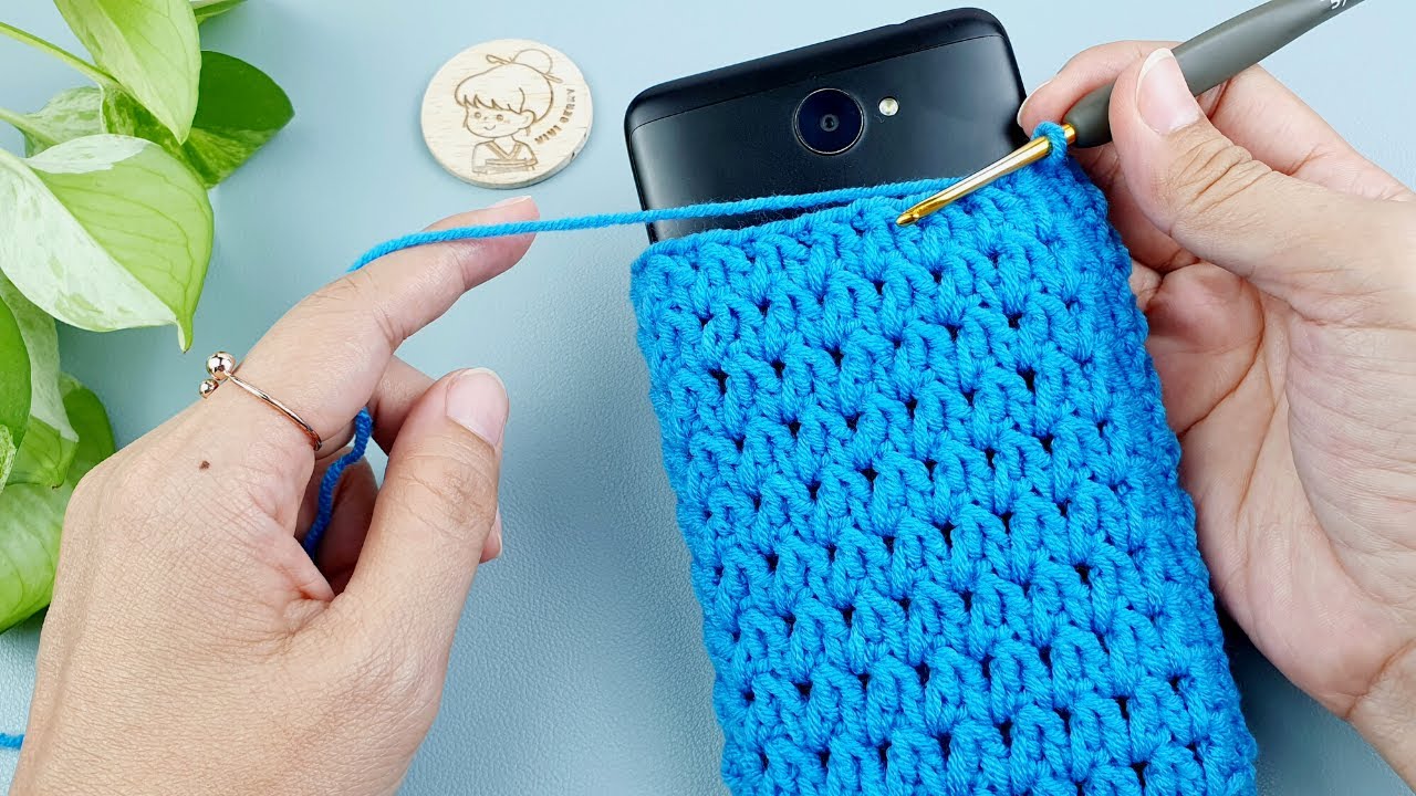 Wow! Just 1 row makes an elegant stitch for a crochet phone case beginners friendly | ViVi Berry DIY