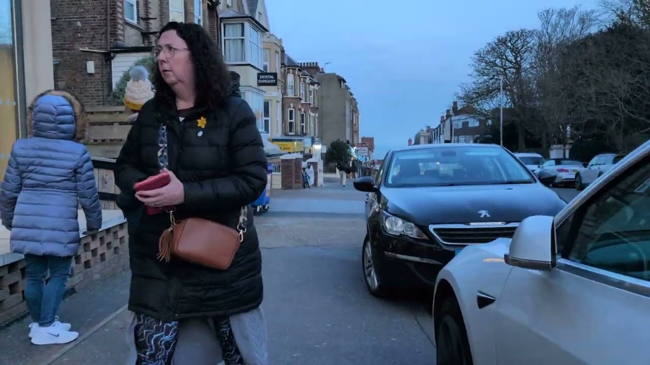 A pleasant late afternoon stroll along Broadstairs' High Street - 2025 February