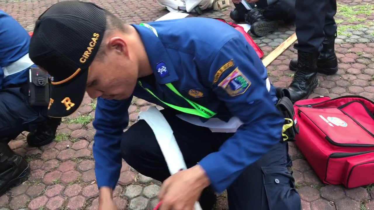 Persentation team Medical First Responder (MFR) Dinas Penanggulangan Kebakaran dan Penyelamatan Pro