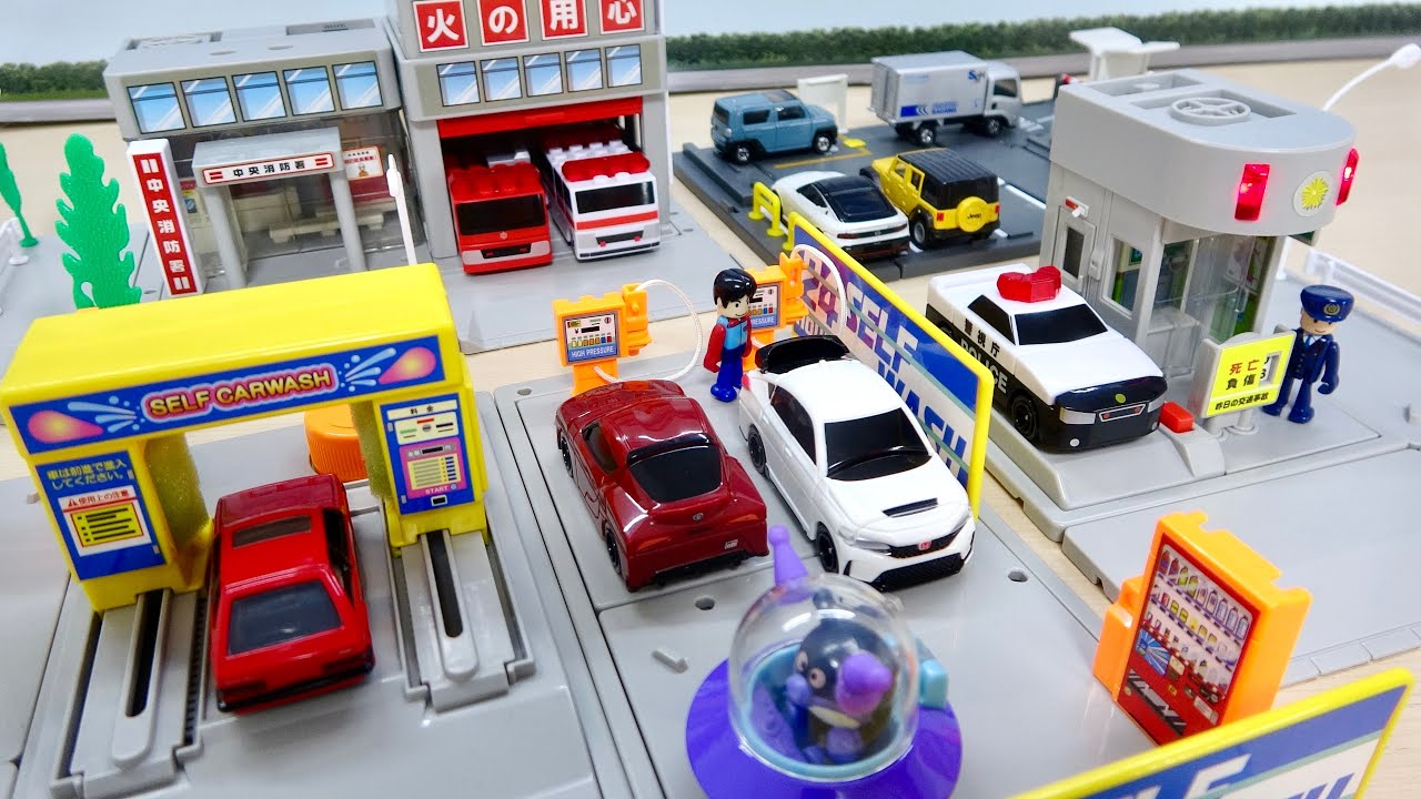 トミカプラレールブロック☆はたらくくるま【消防車・救急車・パトカー・スポーツカー】アンパンマンの鍵パズルの扉を開けて組み立て!トミカタウン 消防署、交番、洗車にミニカーを場駐車します