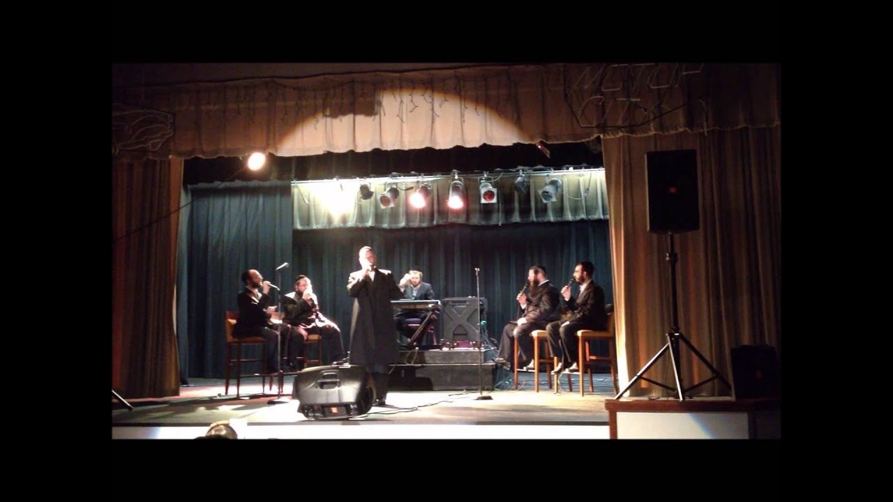 Yumi Lowy With The Yedidim Choir At The Bushkill Inn Resort