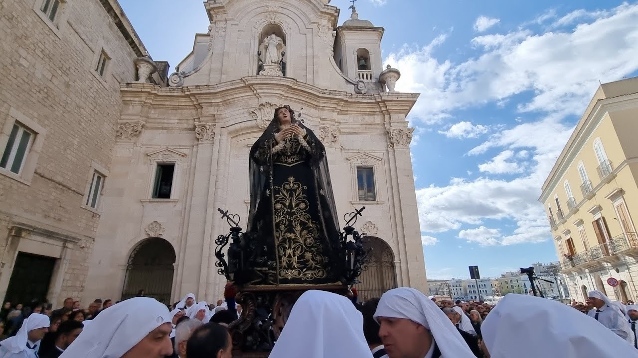 Trani Processione Addolorata 2025 Rientro Chiesa Santa Teresa
