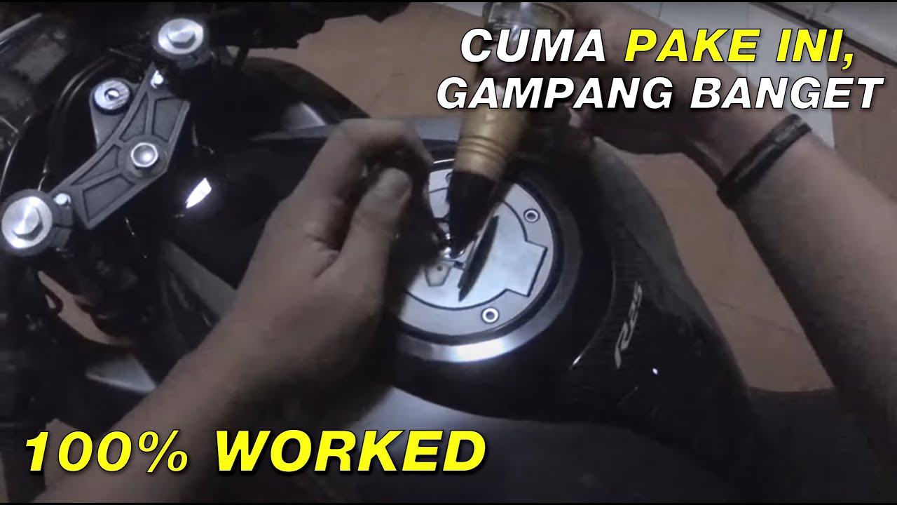GAK BISA ISI BENSIN ! Buka Tangki Motor Macet - How To Open The Jammed Gas Tank || #vlog7