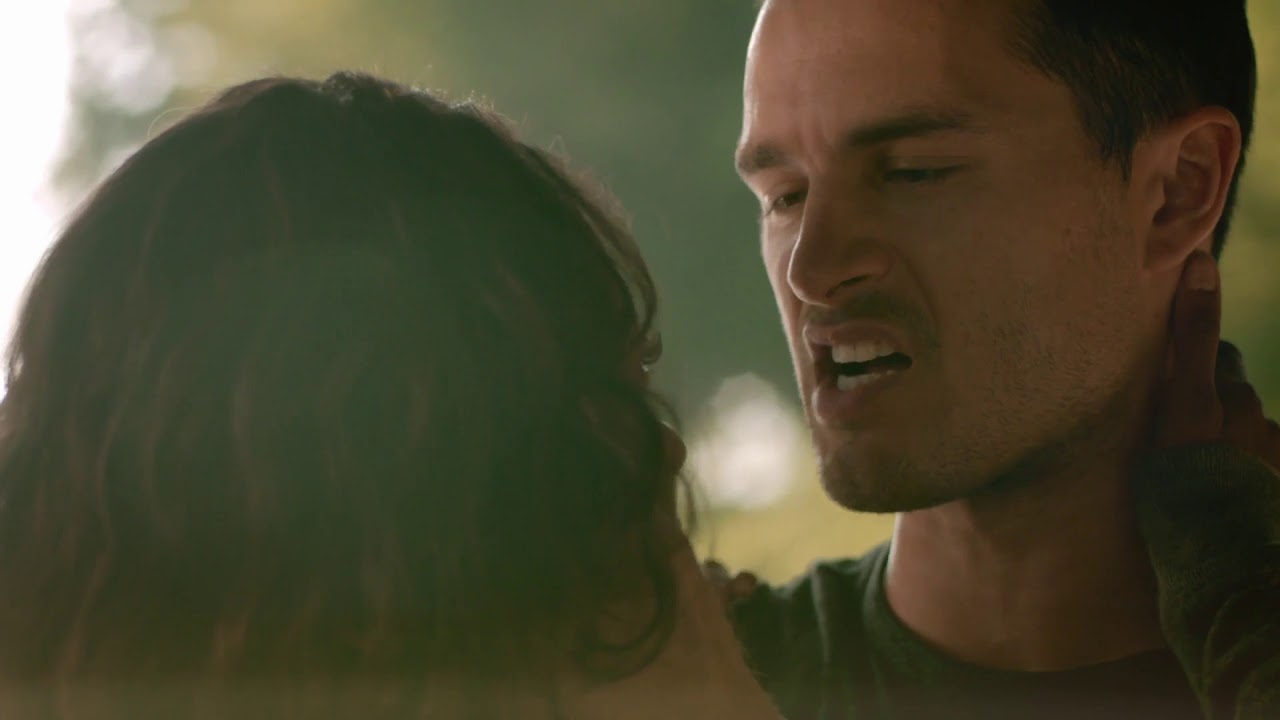 The Vampire Diaries: Bonnie and Enzo Kiss 8x02 (HD)