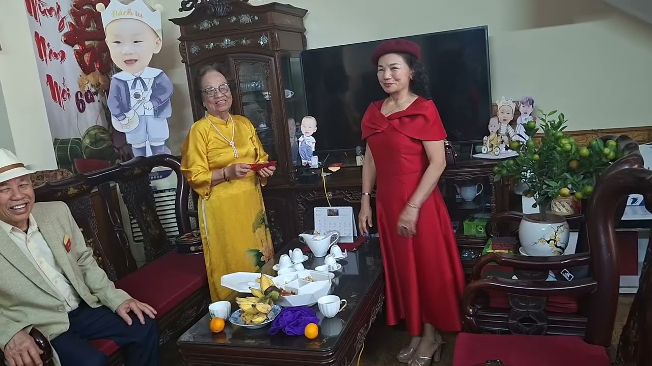 Gia đình ông bà Thành - Thơm đến nhà chúc tết!