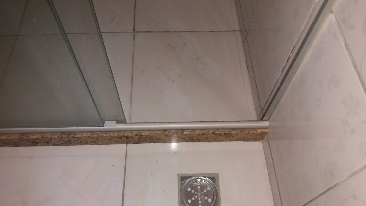 Pedra do box do banheiro.