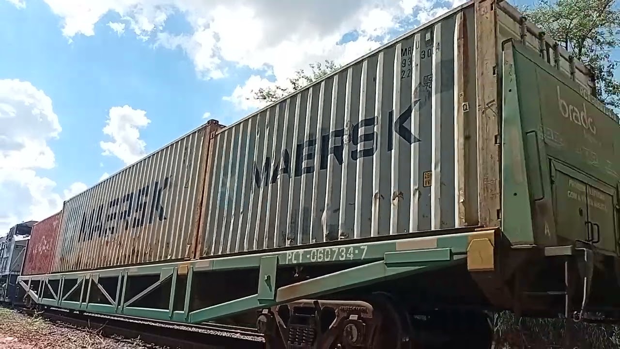 Long stack sentido ZRX com 2 locomotivas ES44ACI 1lider nova e 1comandada 
