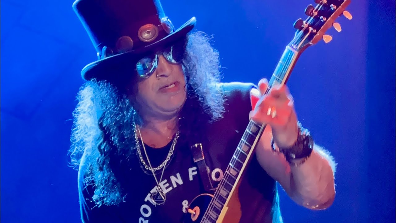 Slash solo live in Budapest, Hungary