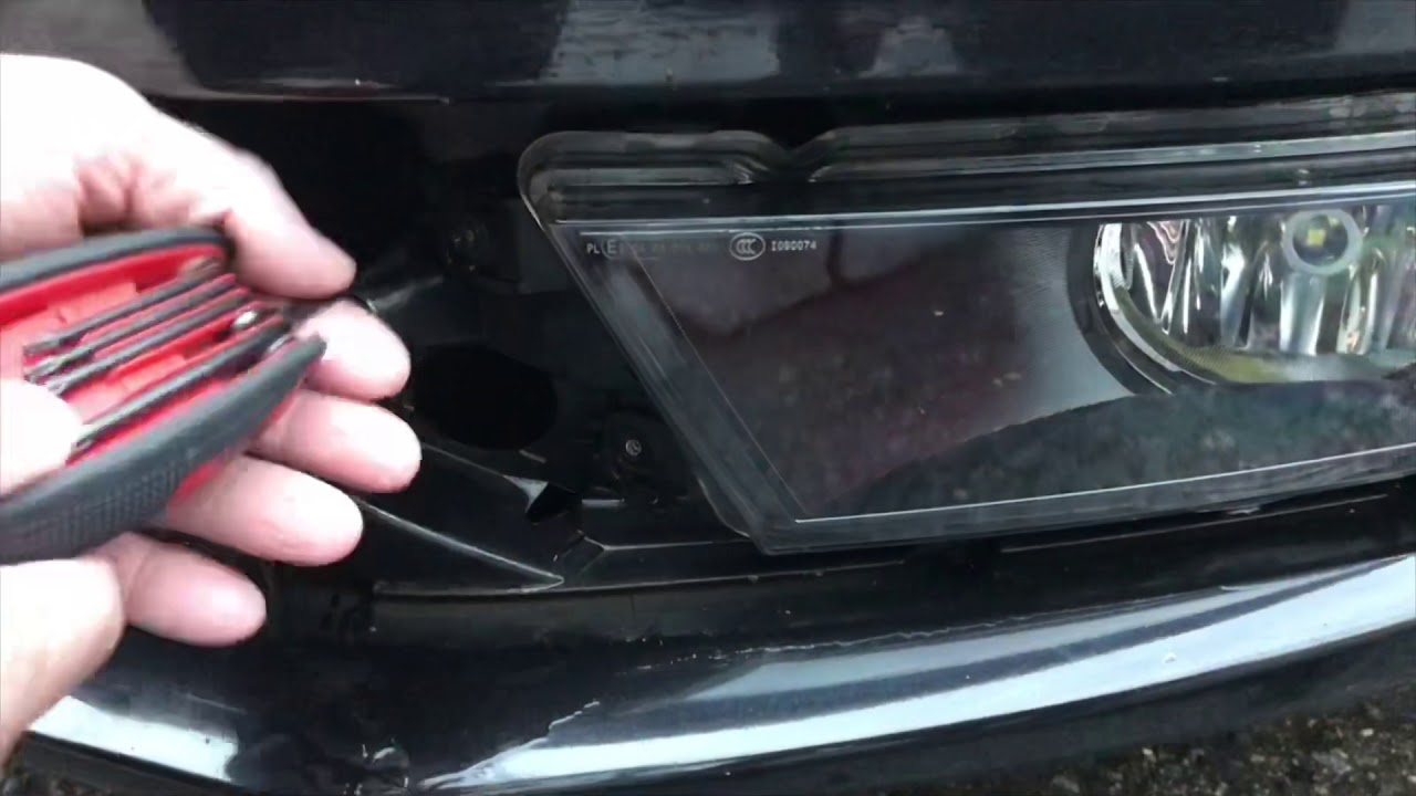 V&yacute;měna ž&aacute;rovek mlhov&yacute;ch světel Skoda Octavia III Replacement fog lighting bulbs