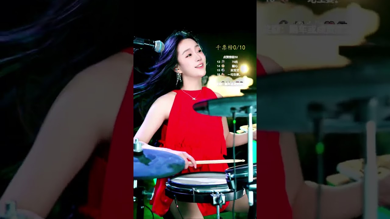 青春洋溢的美女鼓手架子鼓炸裂节奏感爆棚边打边唱燃翻全场舞台魅力无敌#女神鼓手 #节奏感 #热门音乐