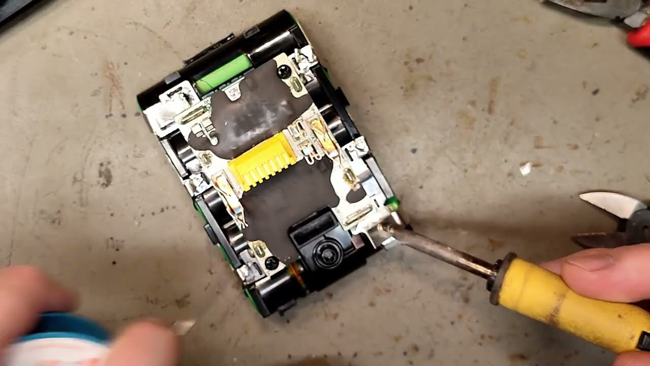 Cell replacement tutorial on Makita BL1815N (2015)