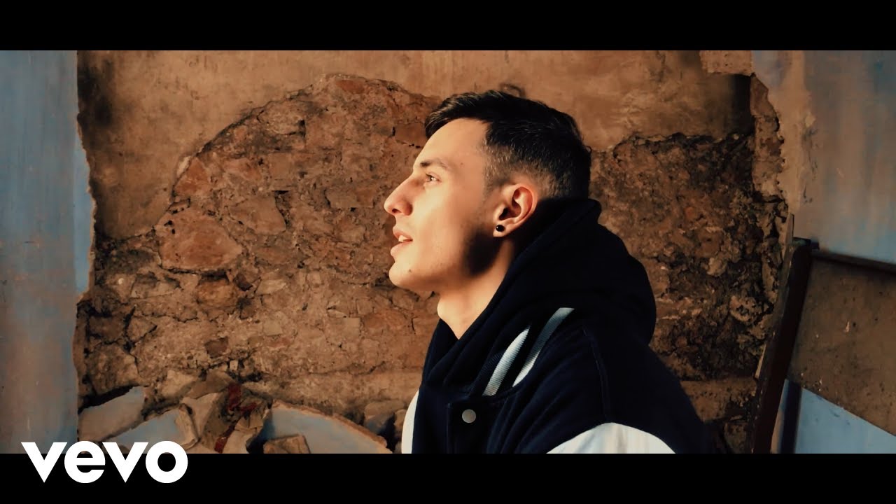 AlbertoTM - Entreabierto (Videoclip Oficial)