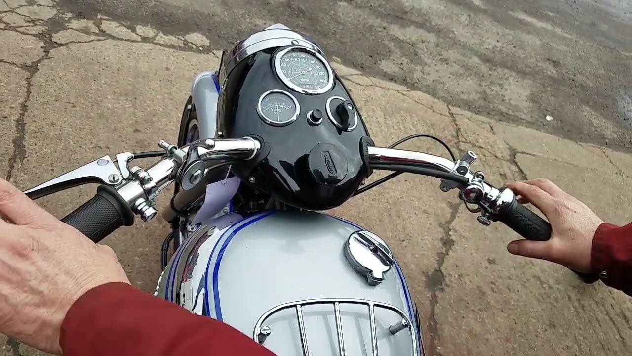 1949 Triumph T100 500cc at Andy Tiernans #09494TRI