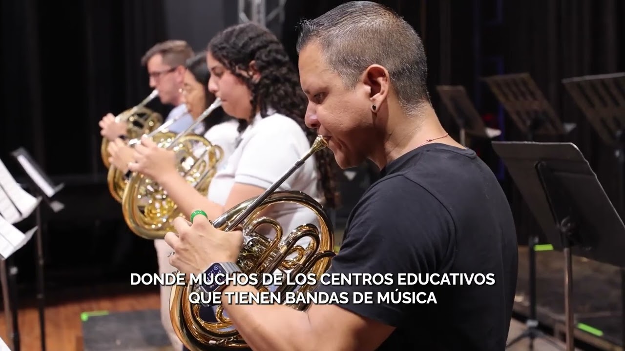 Sarah Willis inspira a 140 estudiantes panameños con clase magistral de corno francés 