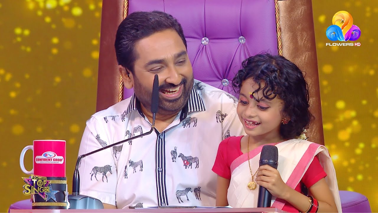 പാട്ടുവേദിയിൽ തുമ്പുകെട്ടിയിട്ട ഒരു ചുരുൾമുടിക്കാരി...