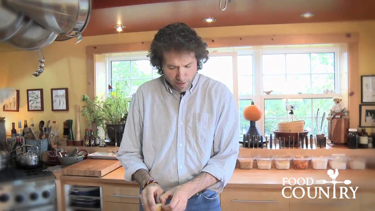 Tip: Chopping onions with Chef Michael Smith