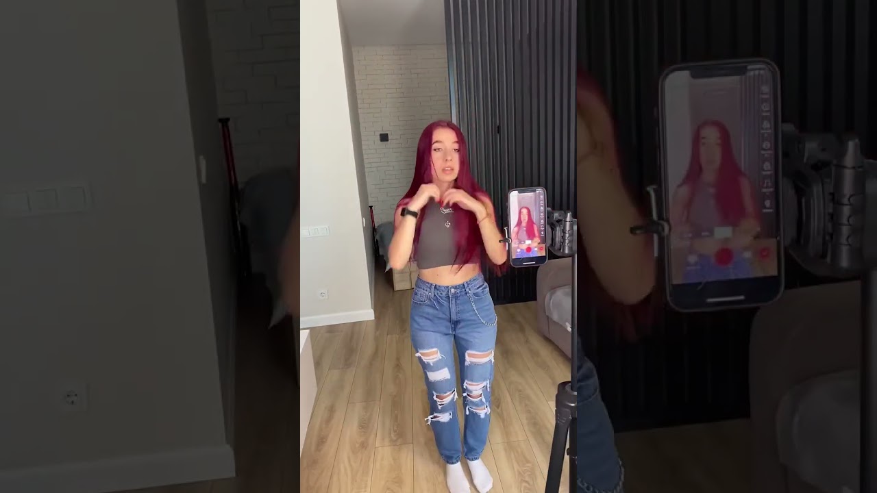 How easy it is to make a transition with changing clothes😍