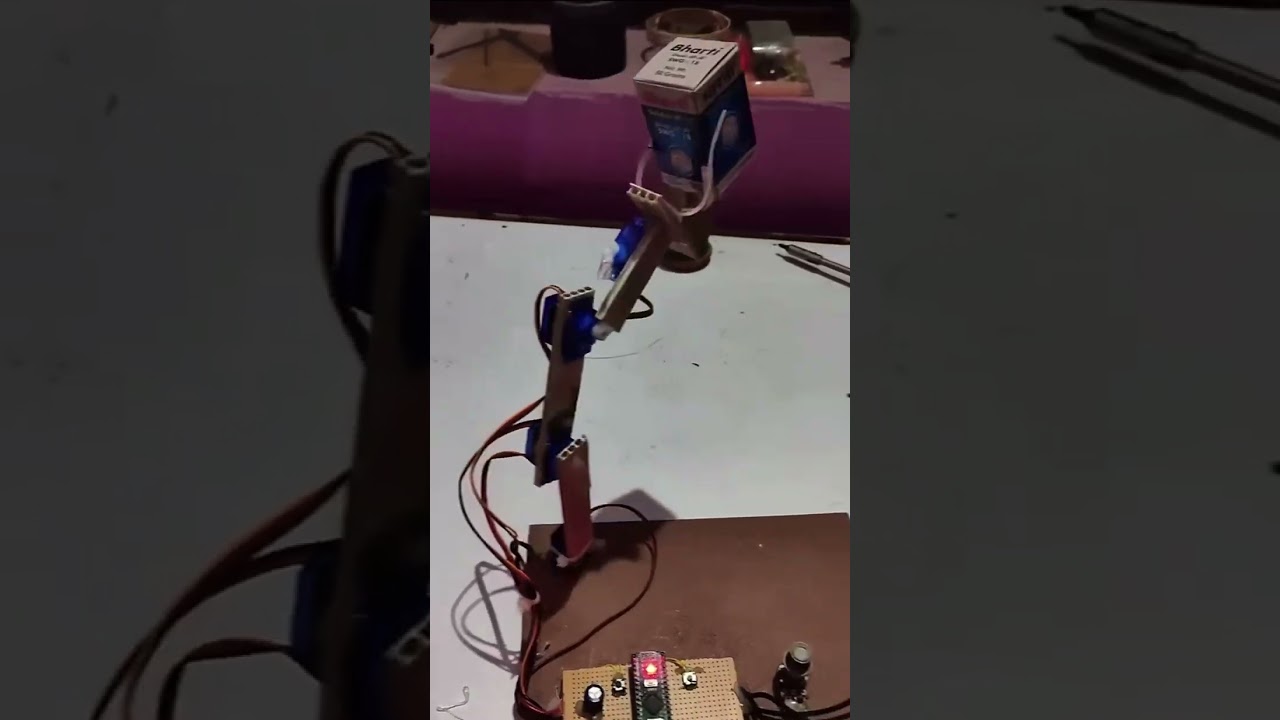 Server motors robotic arm. #arduino #diy #servo cc: Inventronics