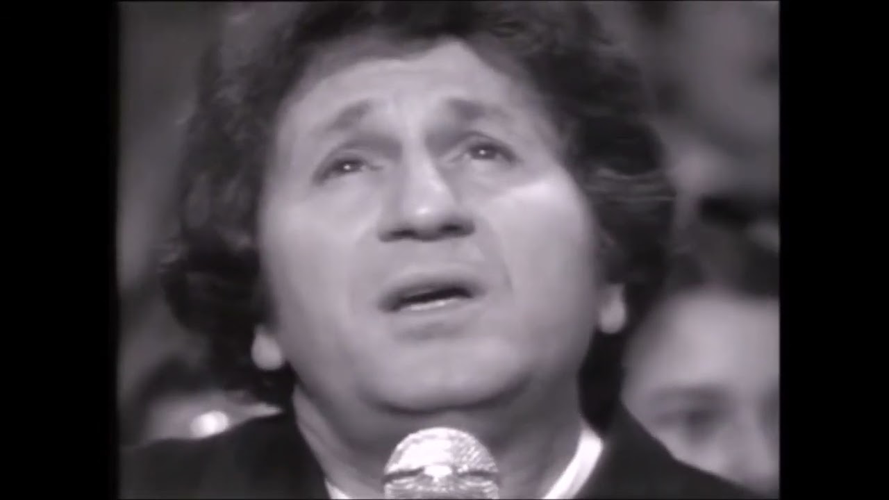 Mouloudji et la chorale des enfants de Bondy 