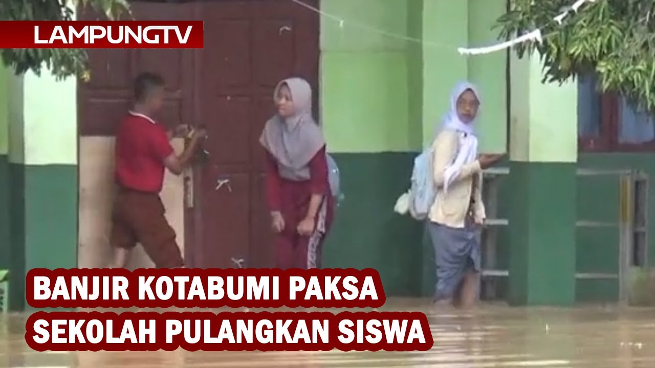 Banjir Kotabumi Paksa Sekolah Pulangkan Siswa