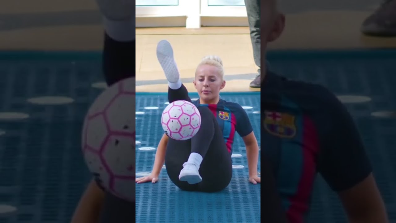 Liv Cooke - Most sit down alternating crossovers with a football in 30 secs (female)