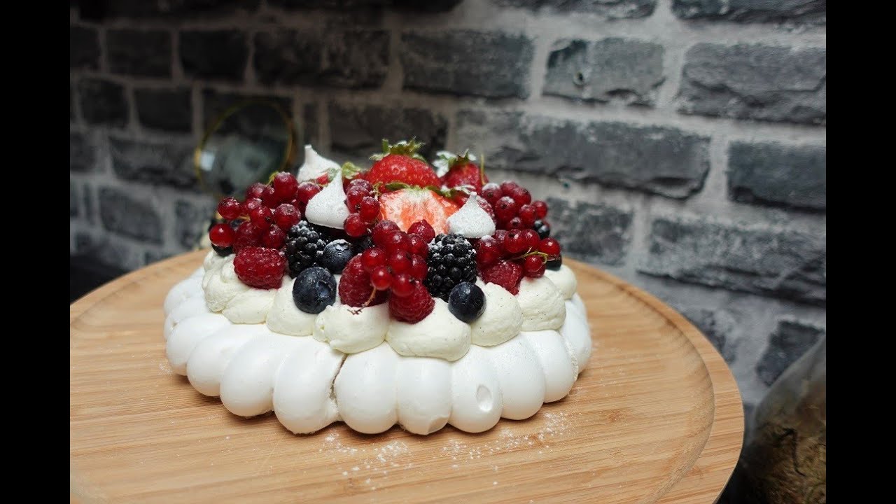 RECETTE DE LA PAVLOVA AUX FRUITS ROUGES Facile.