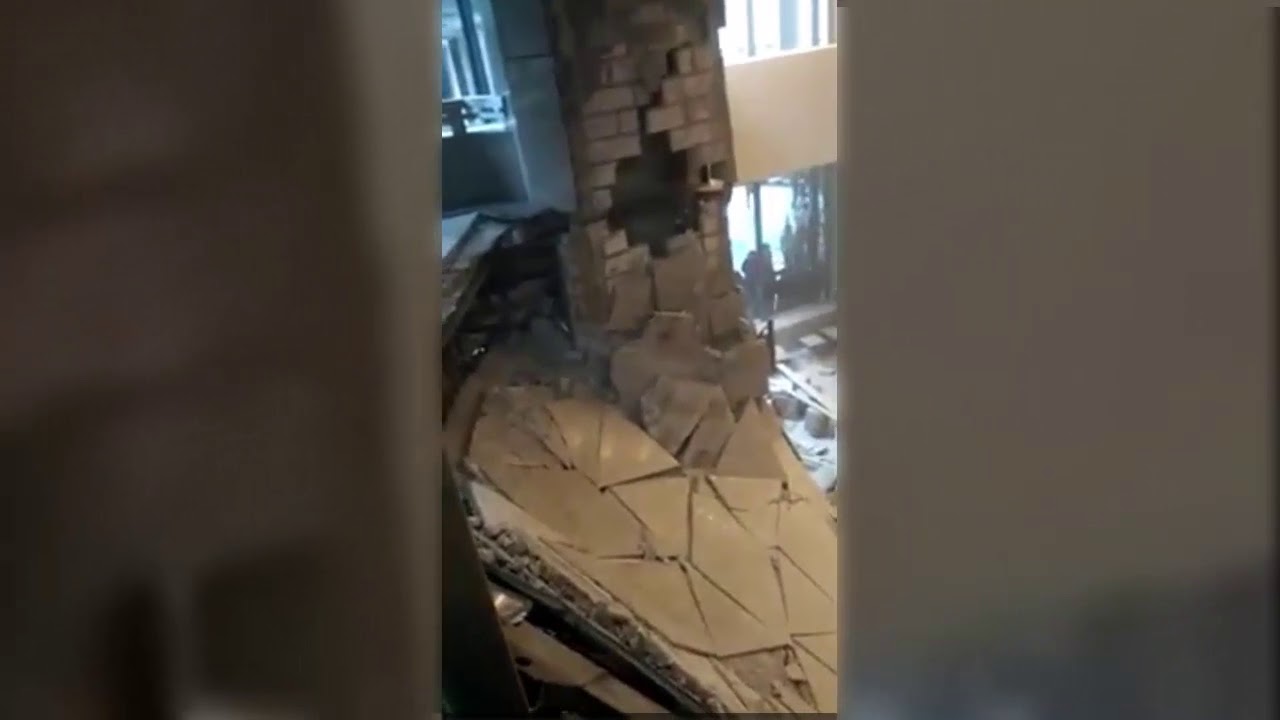 Video Runtuhnya Selasar Gedung BEI Bursa Efek Indonesia di Jakarta