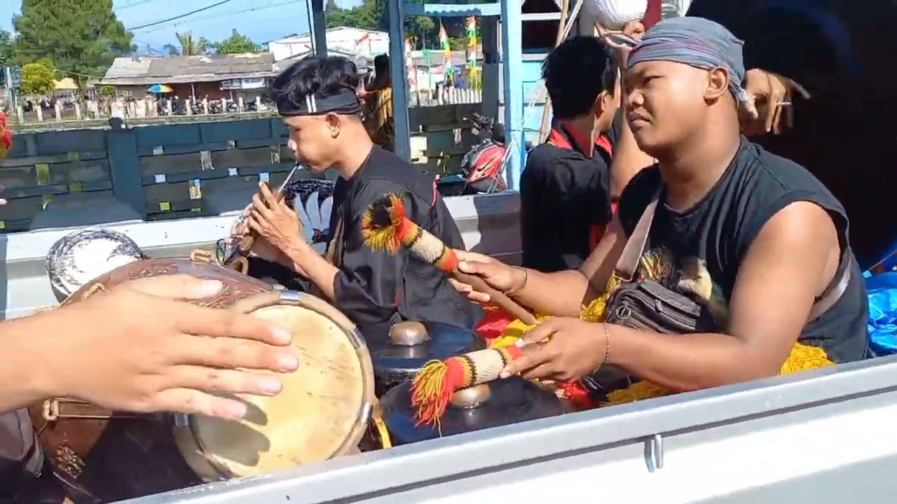Persiapan pertunjukan Reog Ponorogo